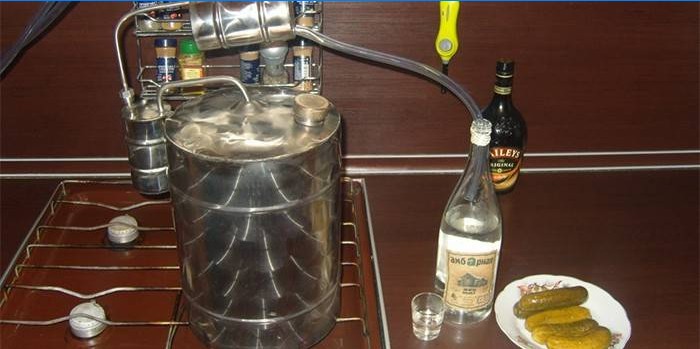 Processo de destilação Moonshine