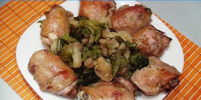 Coxas de frango assadas com legumes