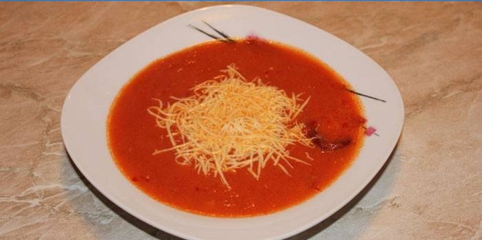 Sopa de tomate com queijo