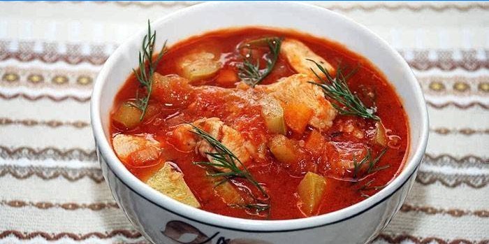 Sopa grossa com tomate e frango