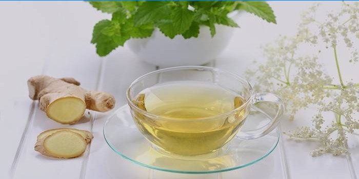 Remédio popular para perda de peso durante a menopausa - chá com gengibre