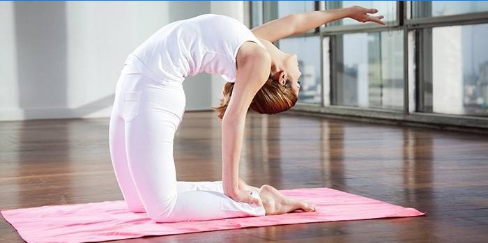 Um simples exercício de yoga para iniciantes