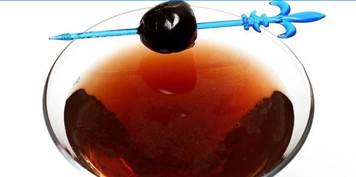 Cocktail de rum de cereja preta