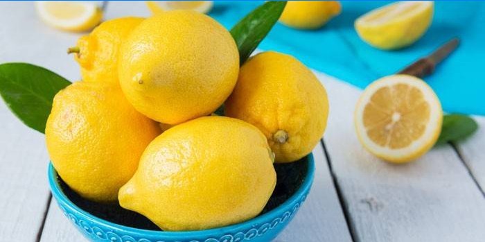 Limões em um prato