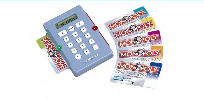 O terminal de pagamento no jogo Monopólio e cartões bancários