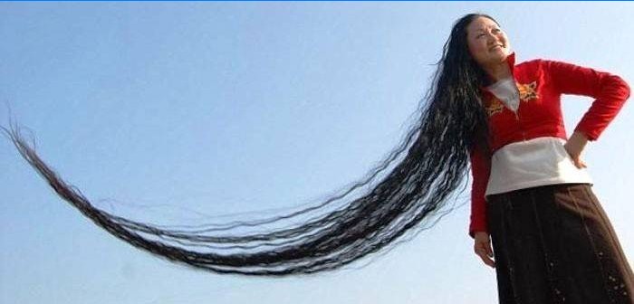 Xie Quiping e quase seis metros de cabelo