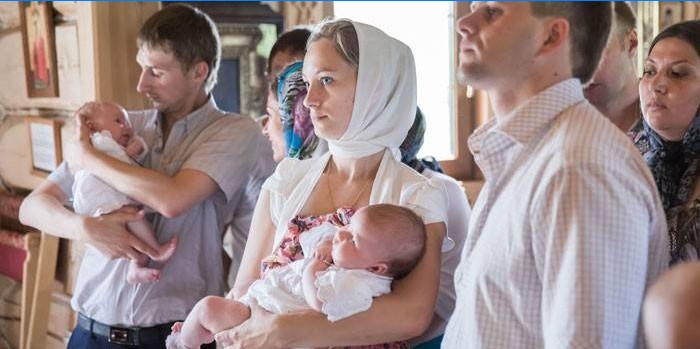 O rito do batismo em uma igreja ortodoxa