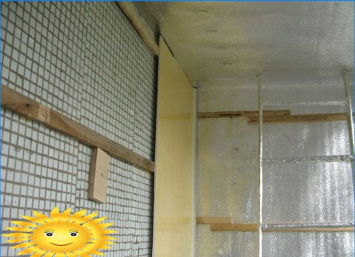 Instalação e decoração de paredes com painéis plásticos de PVC