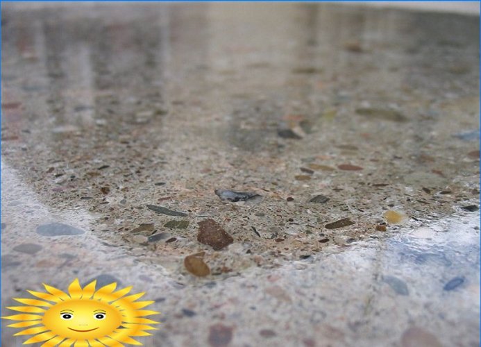 Esmerilhamento e polimento de piso de concreto