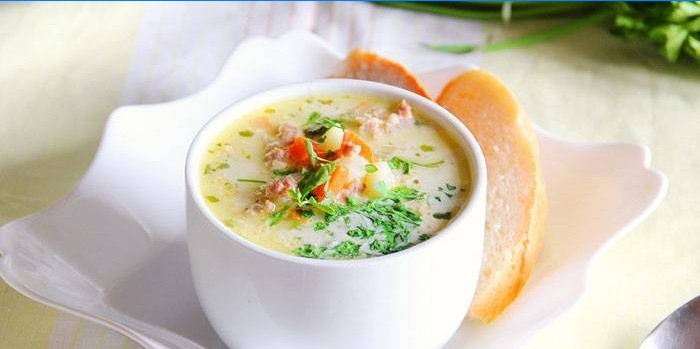 Sopa com legumes e queijo