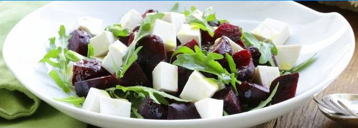 Salada de queijo feta ideal para perda de peso