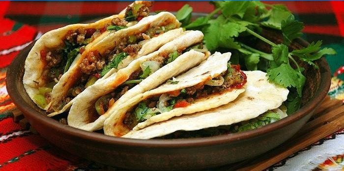Tacos com carne e legumes