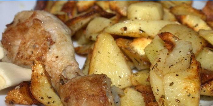 Coxa de frango com batatas fritas