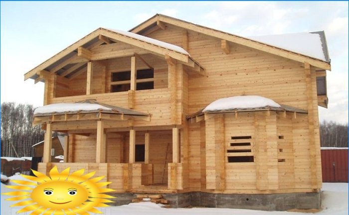 Construção de uma casa em madeira perfilada
