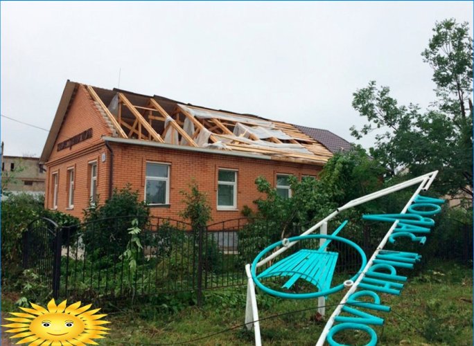 Foto: telhados arrancados