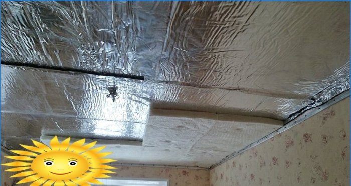 Isolamento de ruído do teto do apartamento sob um teto falso