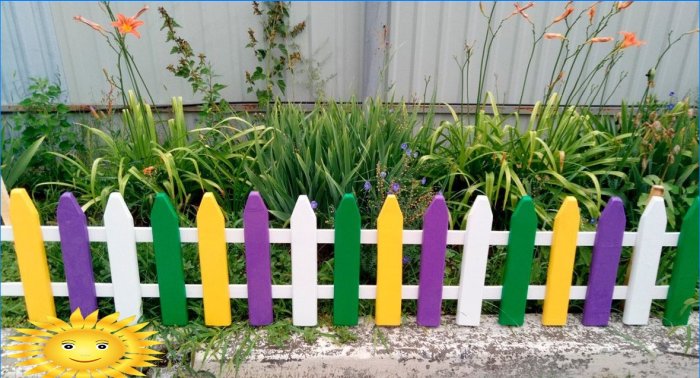 O que você pode fazer uma cerca para um canteiro de flores: ideias para fotos