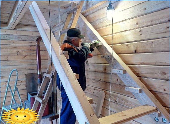Instalação de escada de madeira para sótão