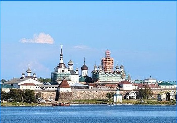 Mosteiro Solovetsky - o principal templo do norte da Rússia e a famosa prisão