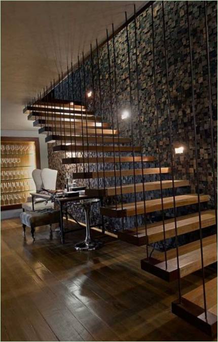 A escadaria de uma casa de sonho luxuosa